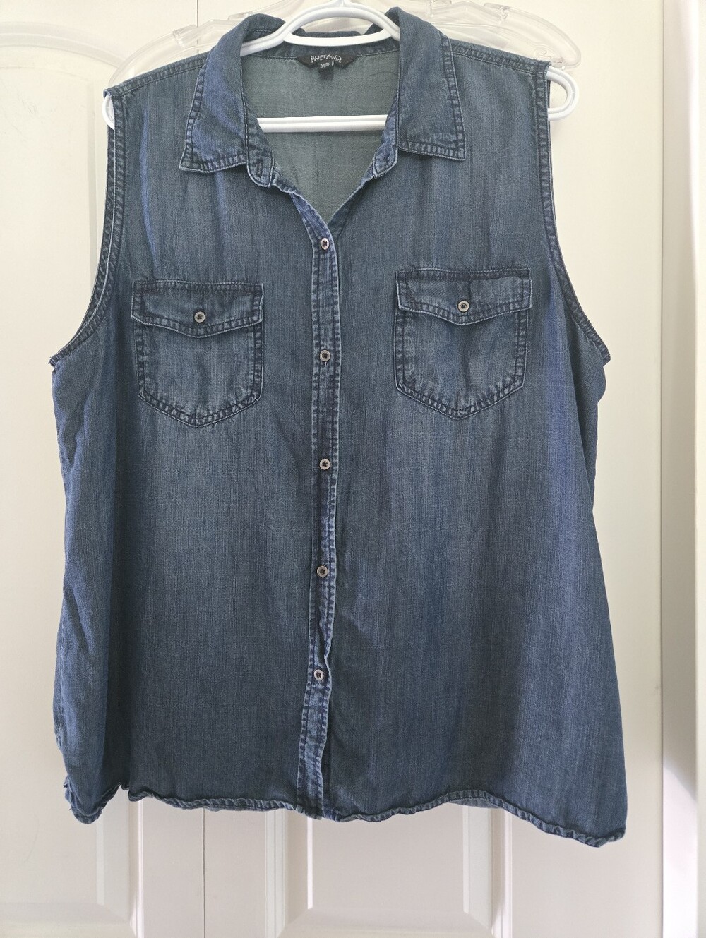 Buffalo Women's Sleeveless Denim Button-Front Shirt - Dark Blue